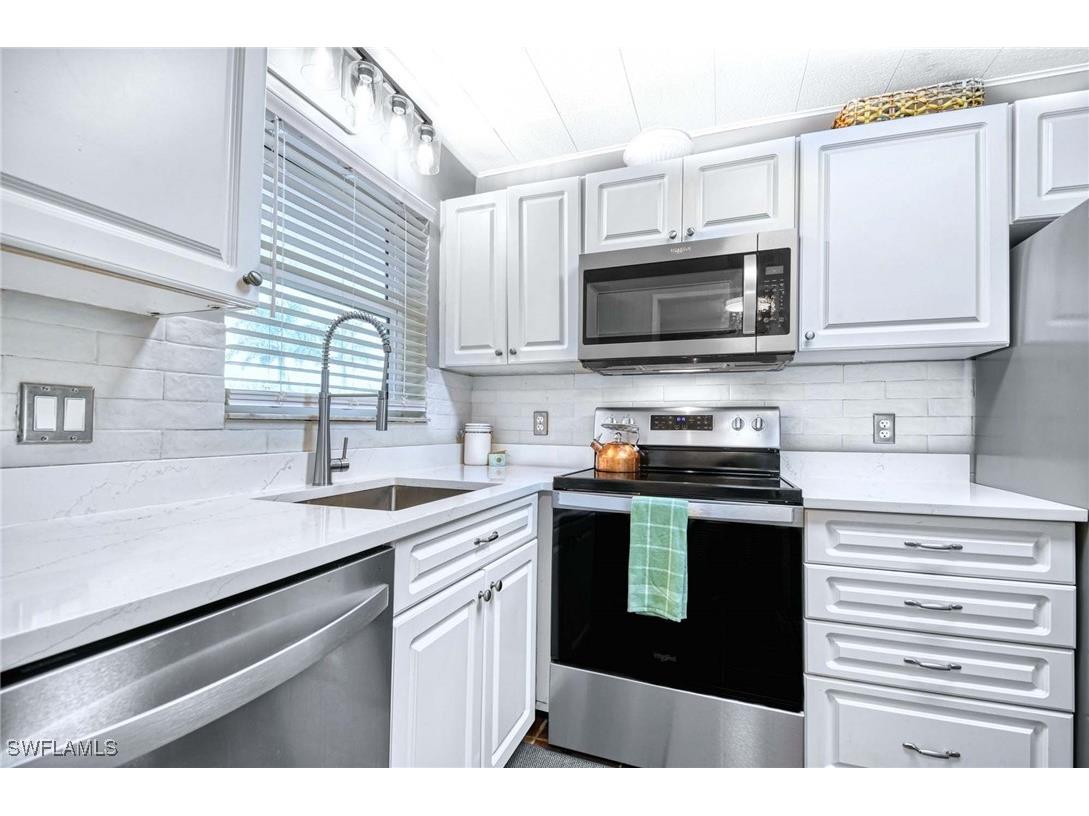 175 Turtle Lake Court #112 Naples FL 34105 225025025 image7