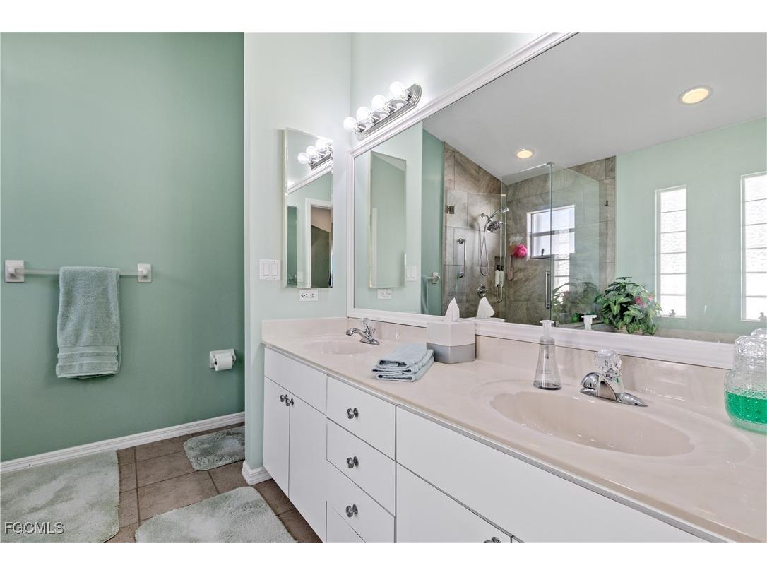 17581 Coconut Palm Court North Fort Myers FL 33917 2025019940 image28