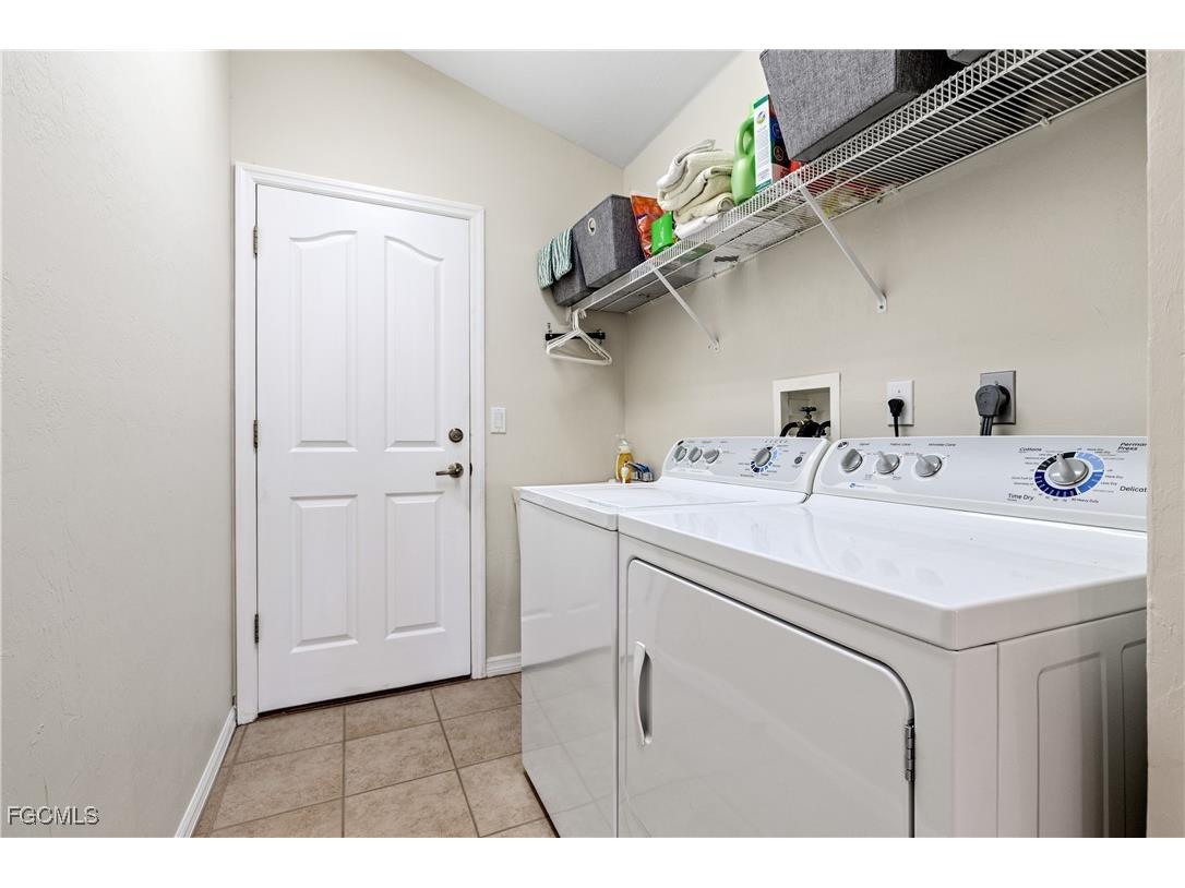 17581 Coconut Palm Court North Fort Myers FL 33917 2025019940 image32