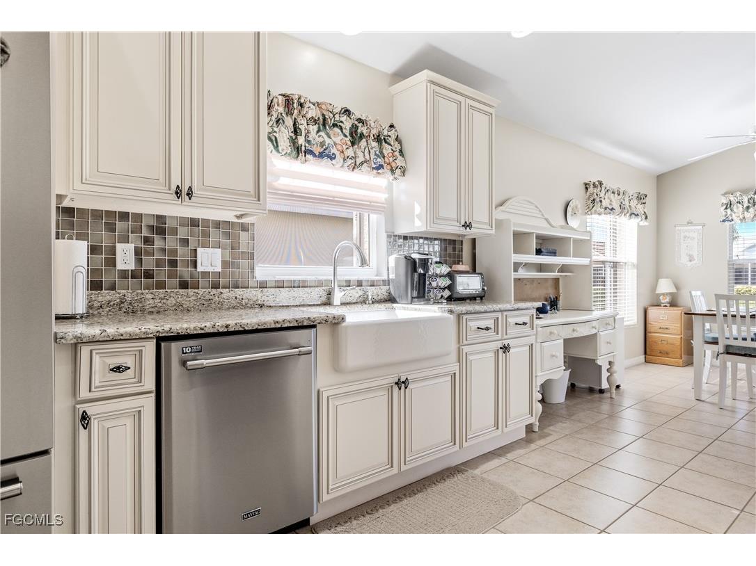 17581 Coconut Palm Court North Fort Myers FL 33917 2025019940 image8