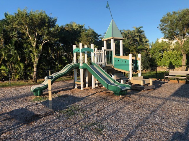 17585 Blackfriar Drive Fort Myers FL 33908 2025018655 image28