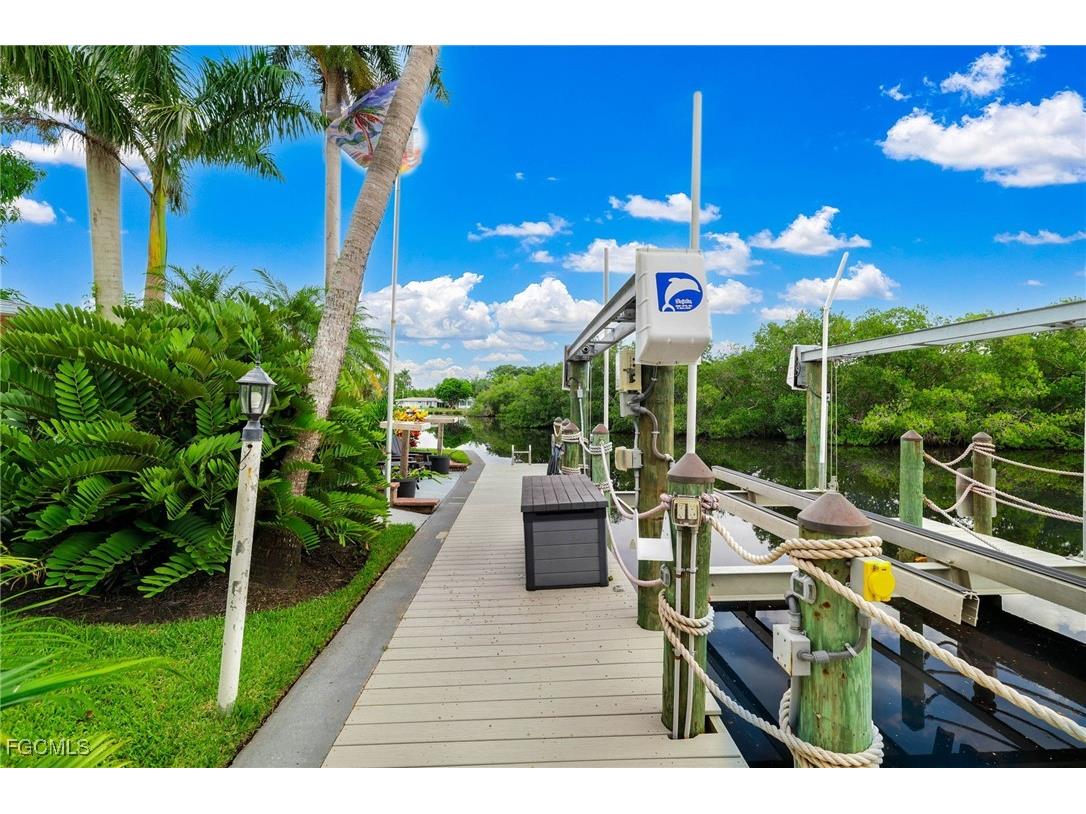 1771 Coral Way North Fort Myers FL 33917 2025007290 image5