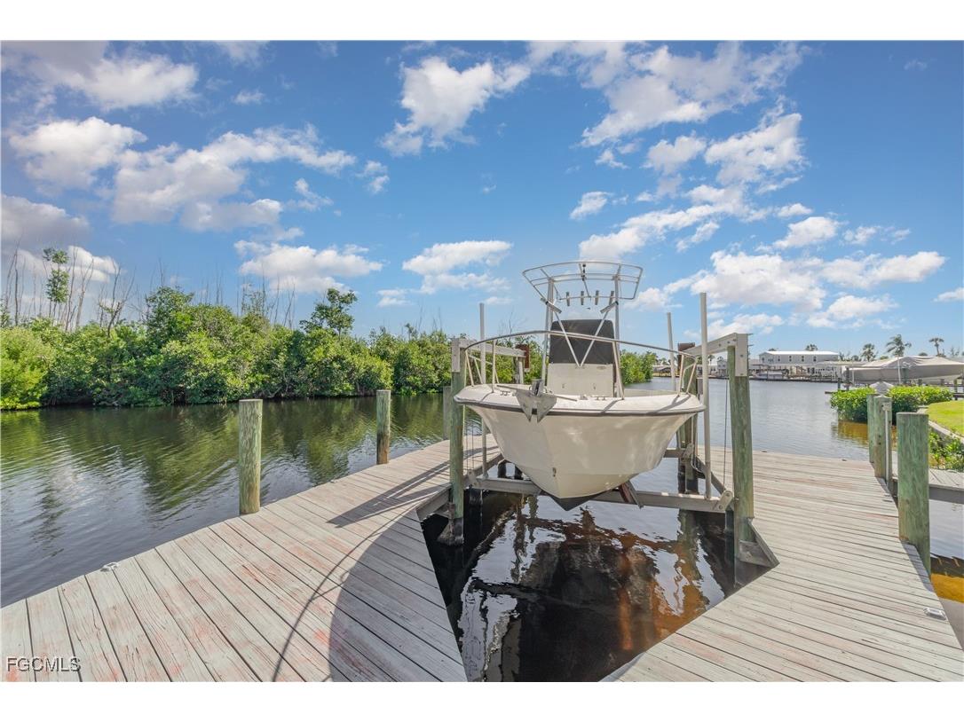17711 Canal Cove Court Fort Myers Beach FL 33931 2025017050 image2