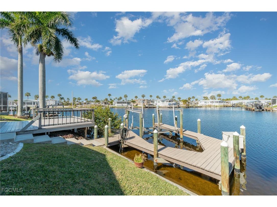 17720 Canal Cove Court Fort Myers Beach FL 33931 2025014651 image1