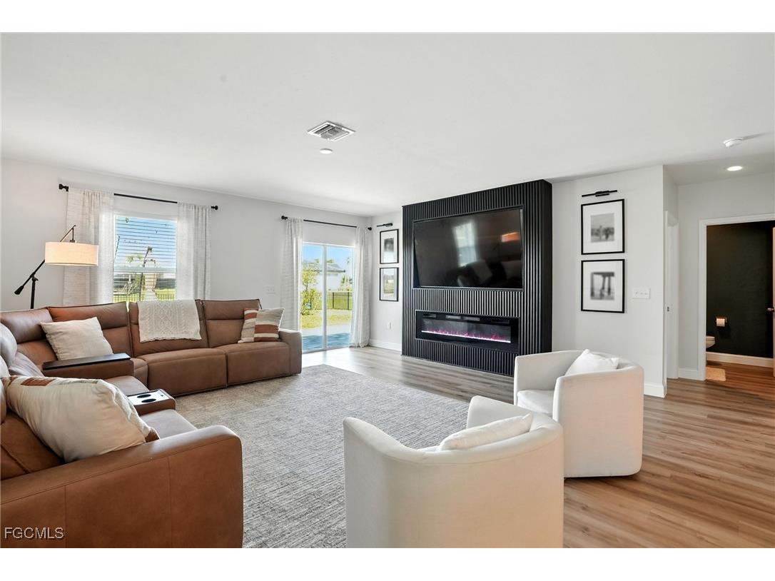 17765 Paradiso Way North Fort Myers FL 33917 2025006908 image5