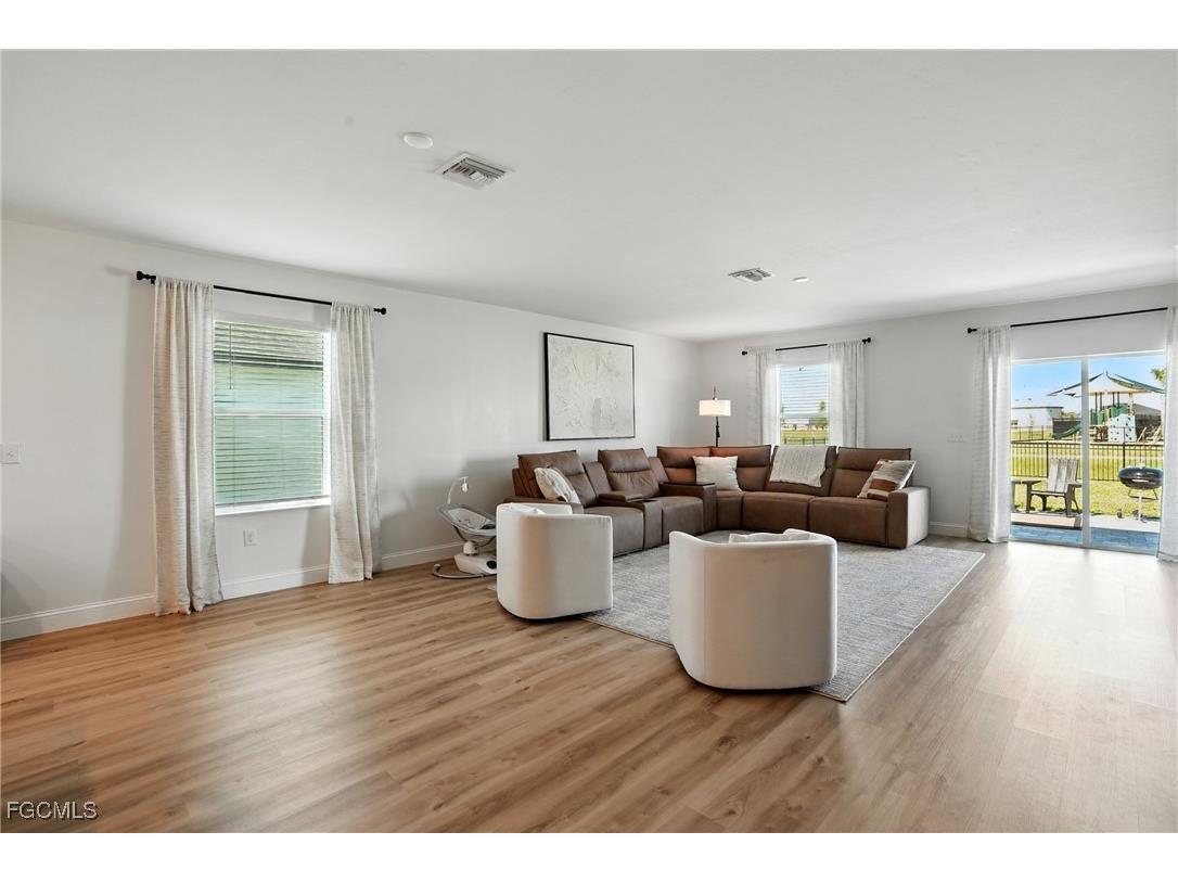 17765 Paradiso Way North Fort Myers FL 33917 2025006908 image8