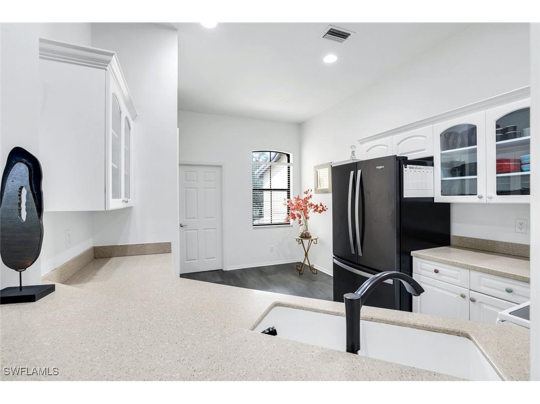 178 Vintage Circle #M202 Naples FL 34119 225067417 image8