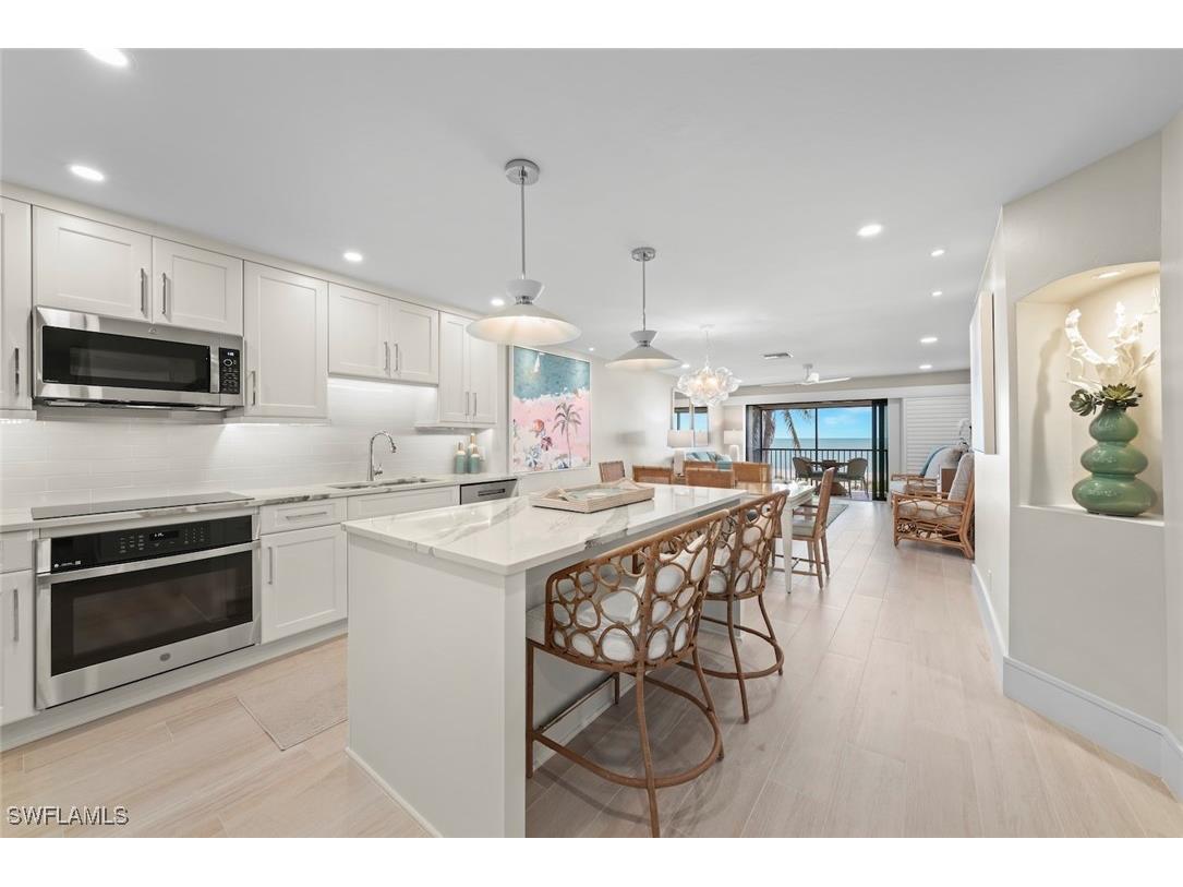 1795 Middle Gulf Drive #302 Sanibel FL 33957 225044528 image1