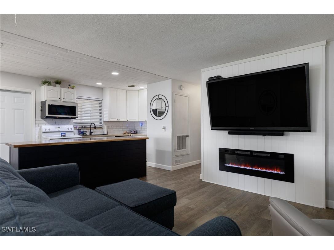 18 Alcala Avenue Lehigh Acres FL 33936 225067912 image1