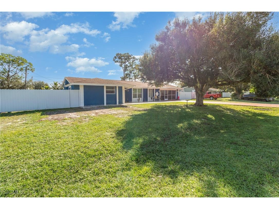 18 Illinois Road Lehigh Acres FL 33936 2025018368 image2