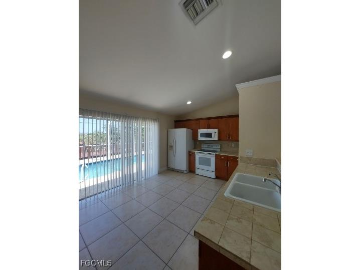 18 NW 29th Place Cape Coral FL 33993 2025017448 image5