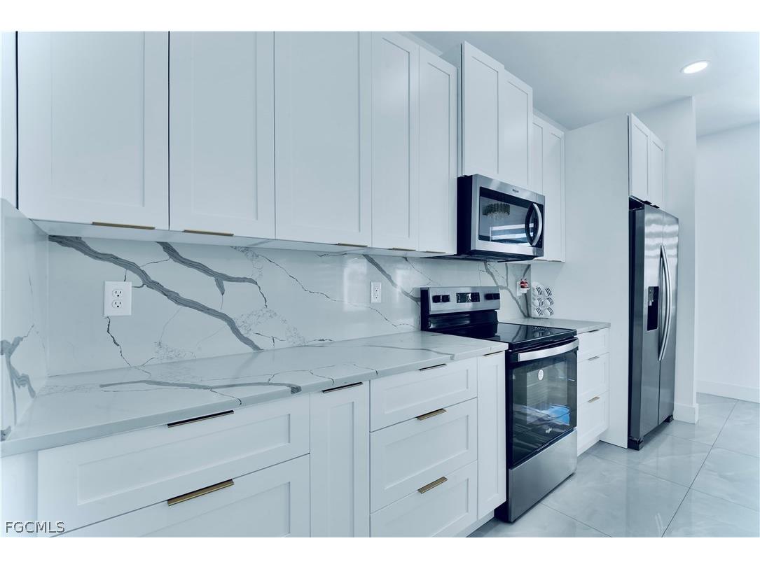 18 Nelson Road N Cape Coral FL 33993 2026006196 image9