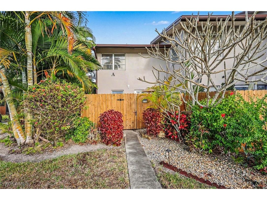 180 Cypress Way E #A103 Naples FL 34110 226001390 image1