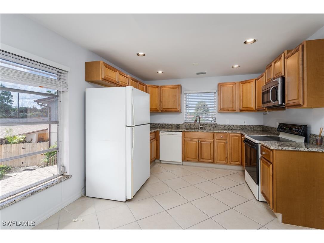 180 Cypress Way E #B212 Naples FL 34110 225069149 image11