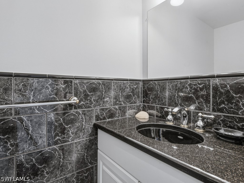 180 Seaview Court #706 Marco Island FL 34145 226015812 image15