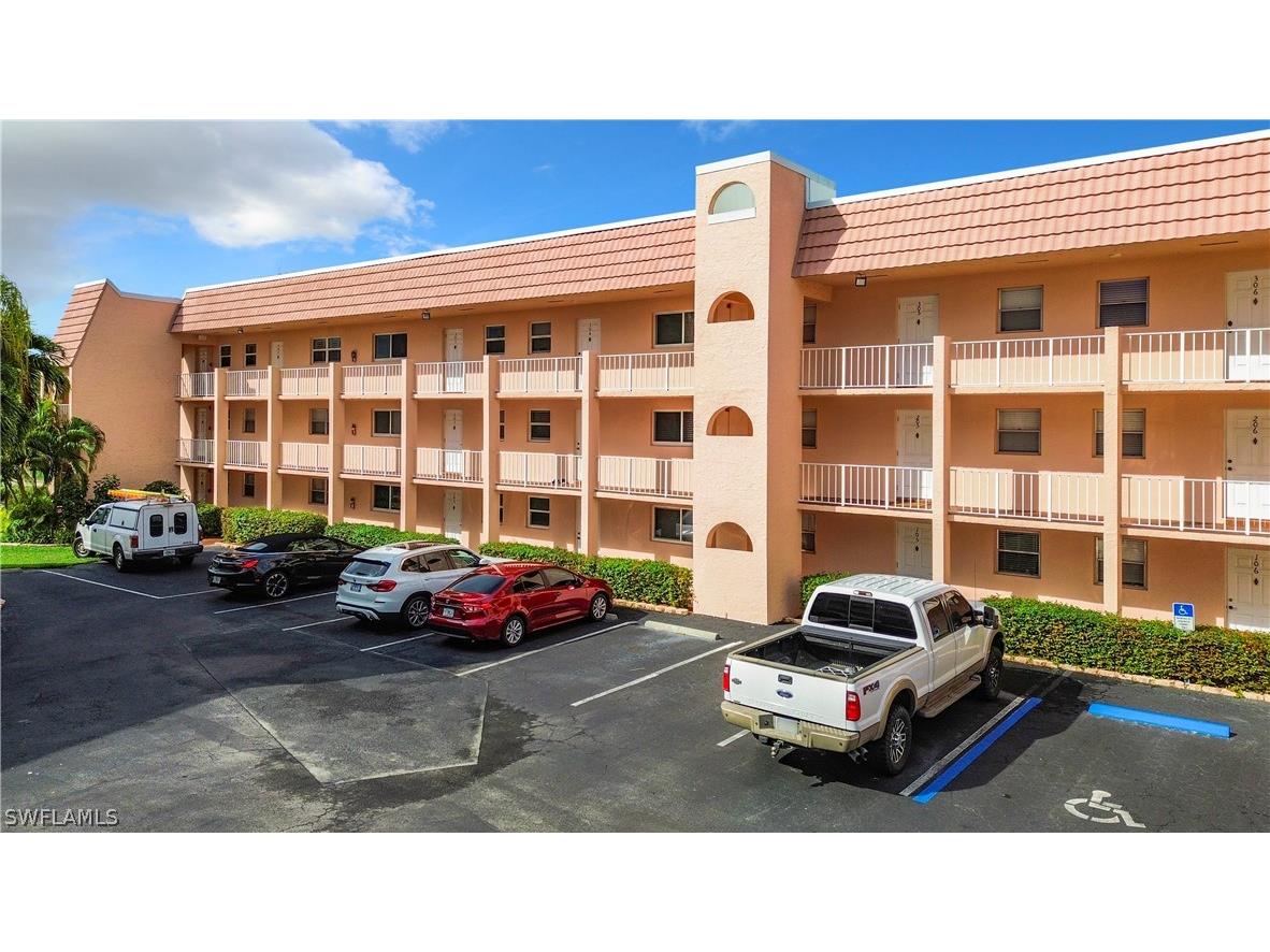 180 Turtle Lake Court #103 Naples FL 34105 226011368 image4