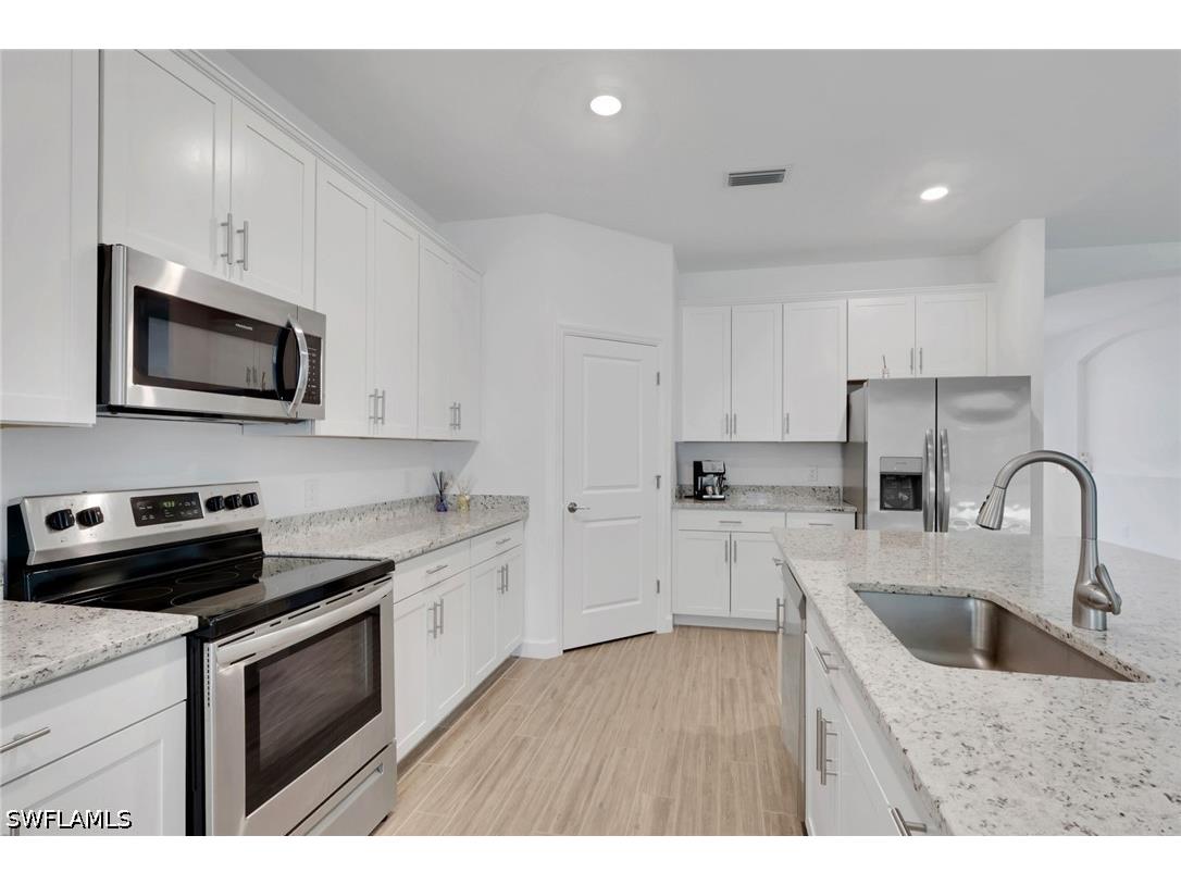 1801 Hagen Court Naples FL 34120 226015013 image4