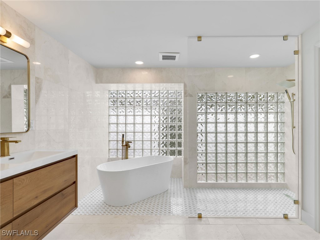 1803 Imperial Golf Co Boulevard Naples FL 34110 226002980 image24