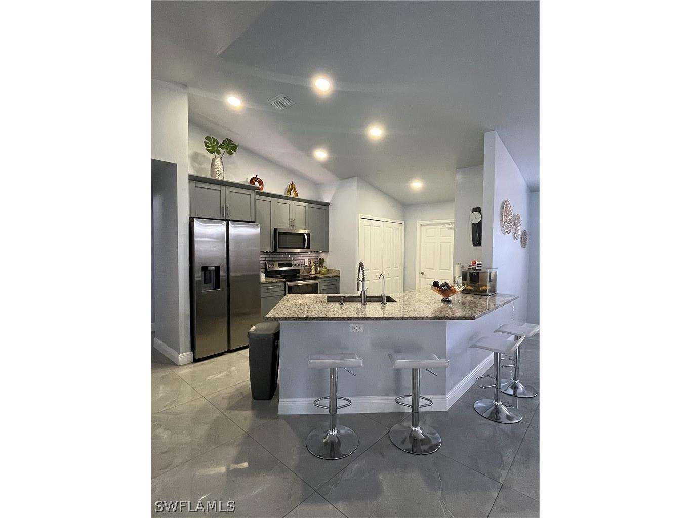 1805 NW 17th Terrace Cape Coral FL 33993 226008430 image2