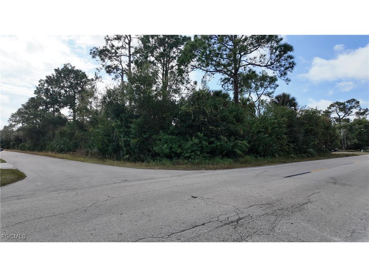 1806 E 10TH ST Lehigh Acres FL 33972 2025022937 image3