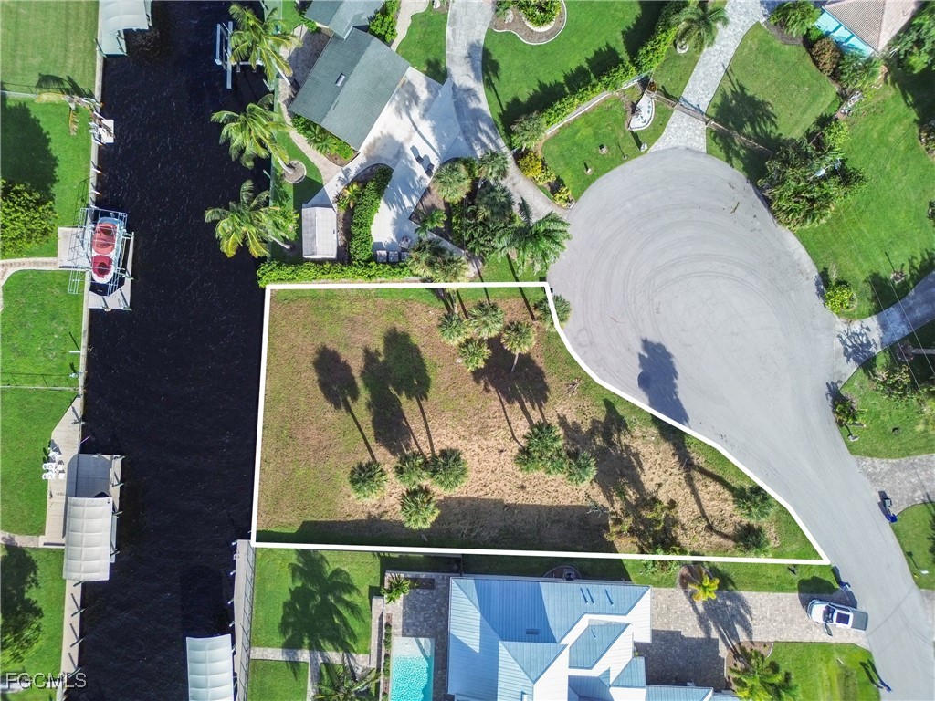 1806 Marina Cir North Fort Myers FL 33913 2025010627 image1