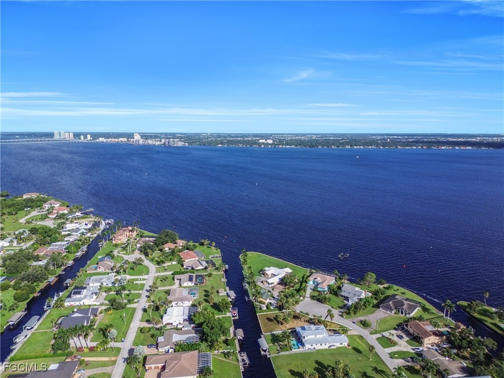 1806 Marina Cir North Fort Myers FL 33913 2025010627 image5