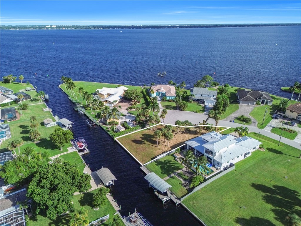 1806 Marina Cir North Fort Myers FL 33913 2025010627 image7