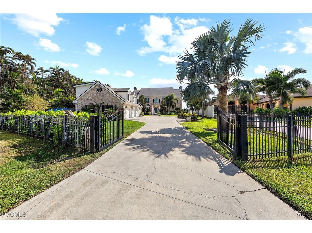 1807 Coral Circle North Fort Myers FL 33903 2025022665 image1