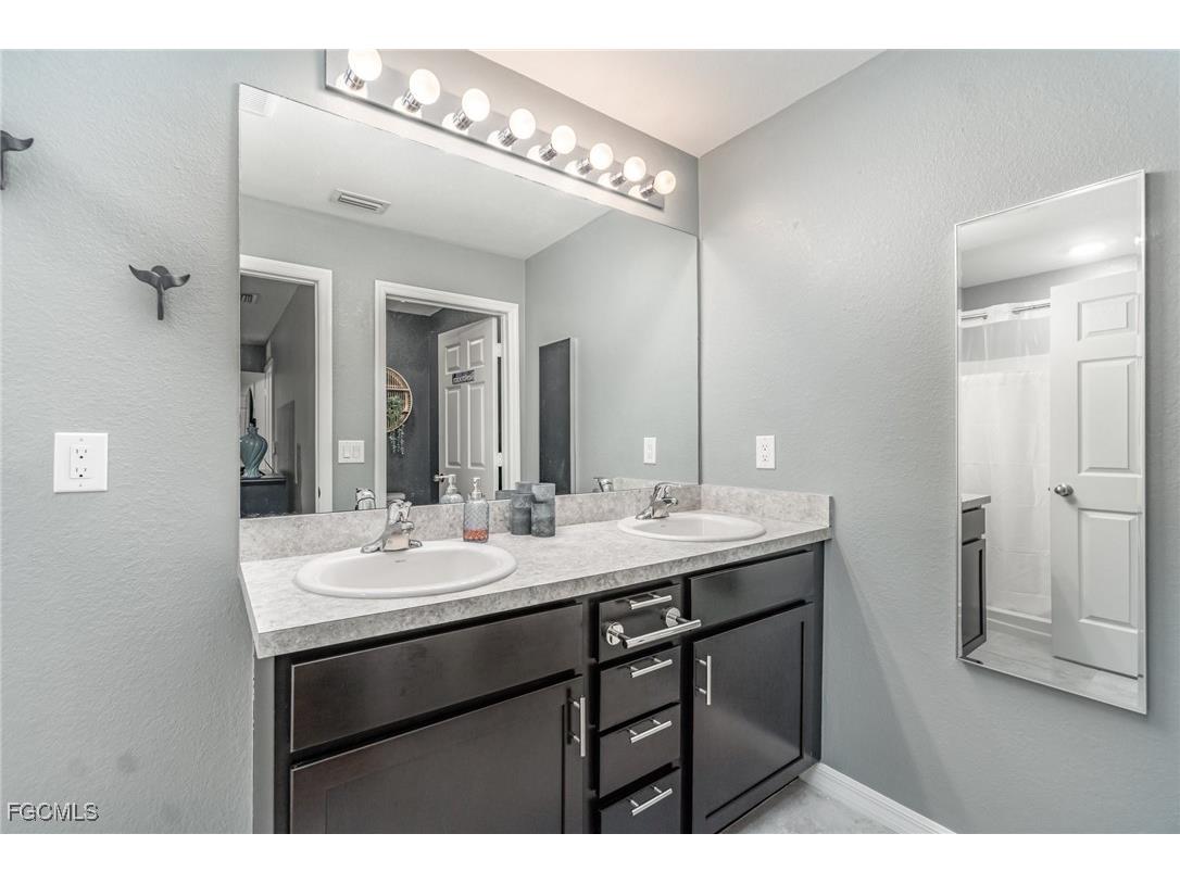 1809 NE 44th Terrace Cape Coral FL 33909 2025018813 image13