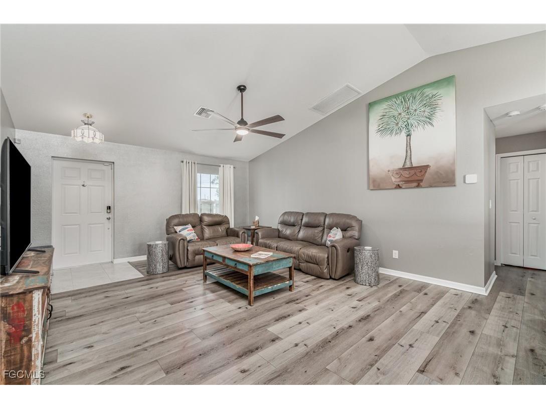1809 NE 44th Terrace Cape Coral FL 33909 2025018813 image4