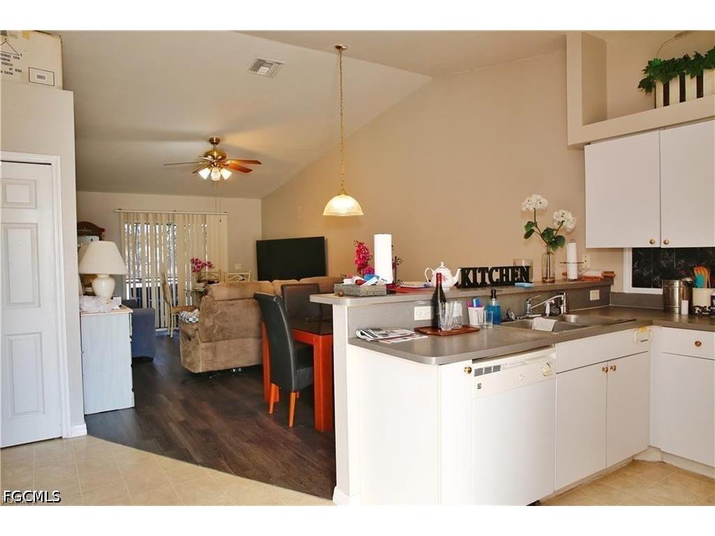 1809 SW Santa Barbara Place Cape Coral FL 33991 2026021557 image2