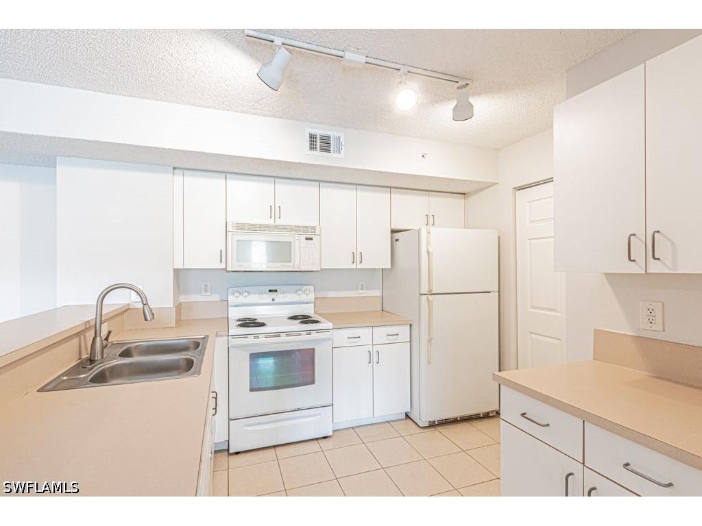 1810 Florida Club Circle #1204 Naples FL 34112 226018666 image8