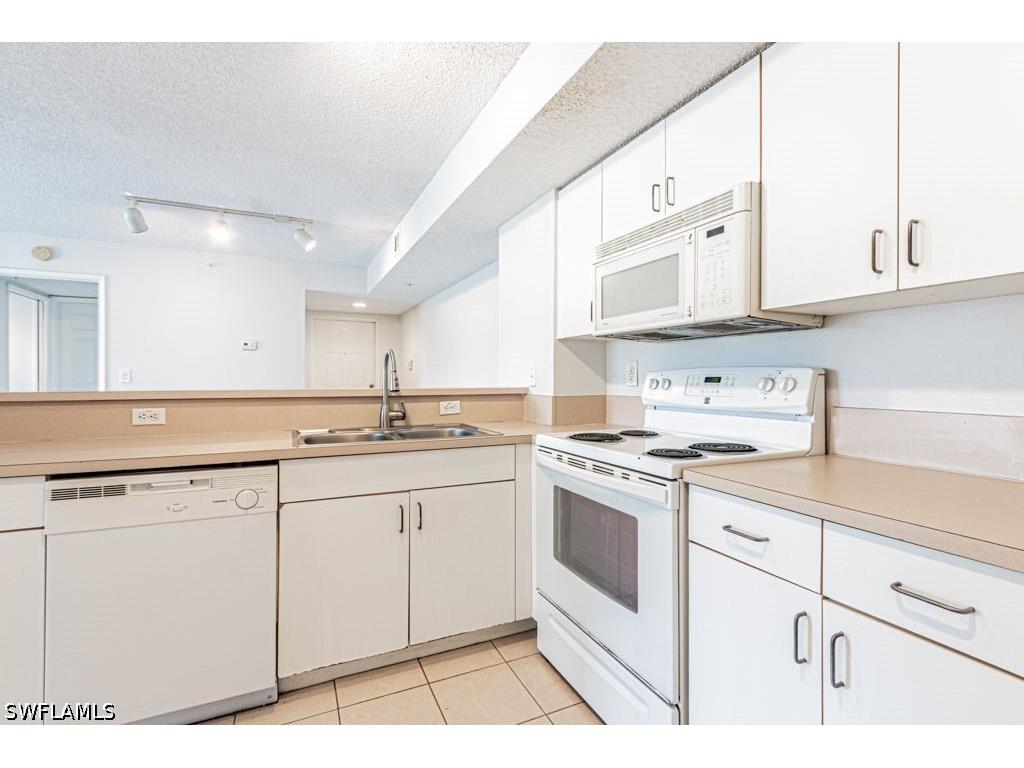 1810 Florida Club Circle #1204 Naples FL 34112 226018666 image9