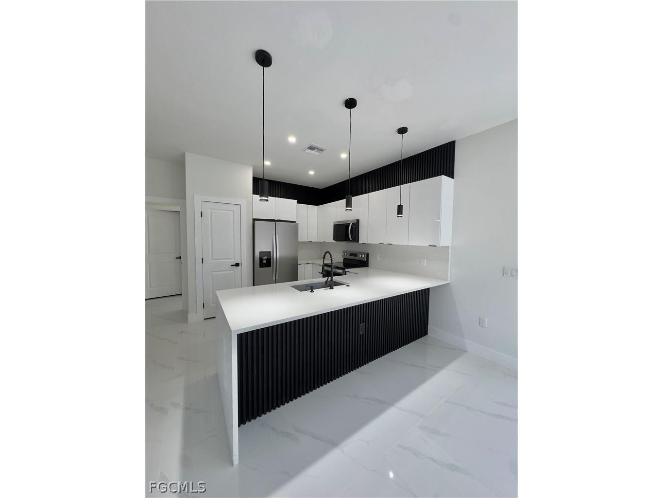 1810 NE 6th Place Cape Coral FL 33909 2026008660 image6