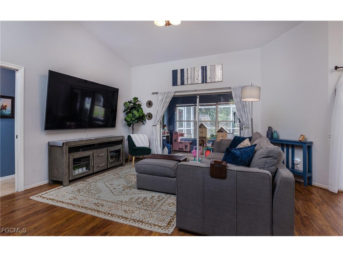 18112 Horseshoe Bay Circle Fort Myers FL 33967 2025024185 image8