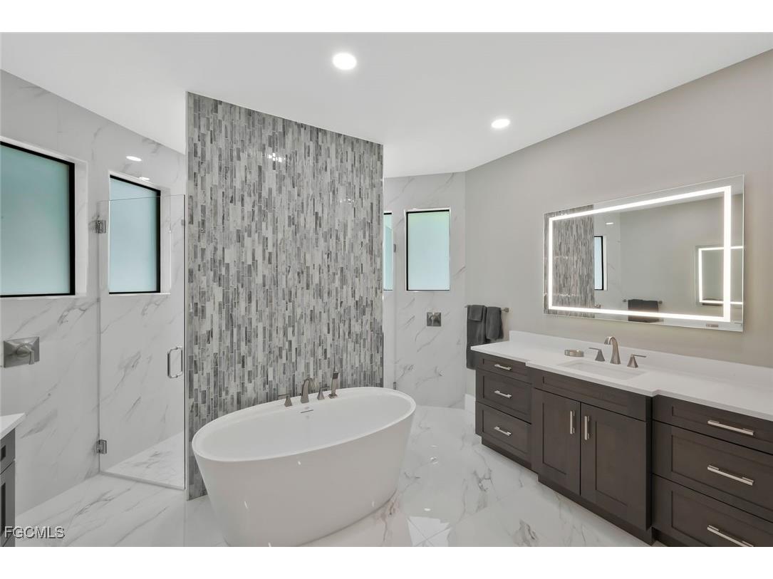 1812 Lagoon Lane Cape Coral FL 33914 2025020735 image19