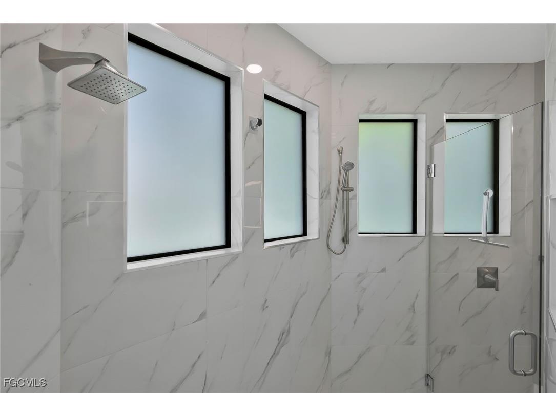 1812 Lagoon Lane Cape Coral FL 33914 2025020735 image20