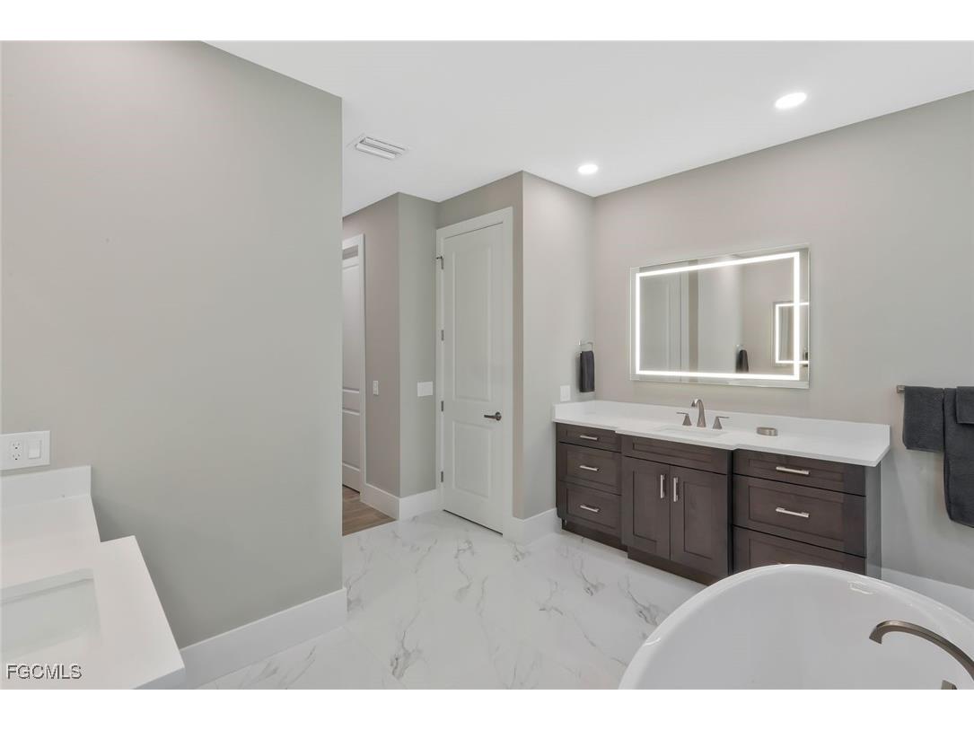 1812 Lagoon Lane Cape Coral FL 33914 2025020735 image21