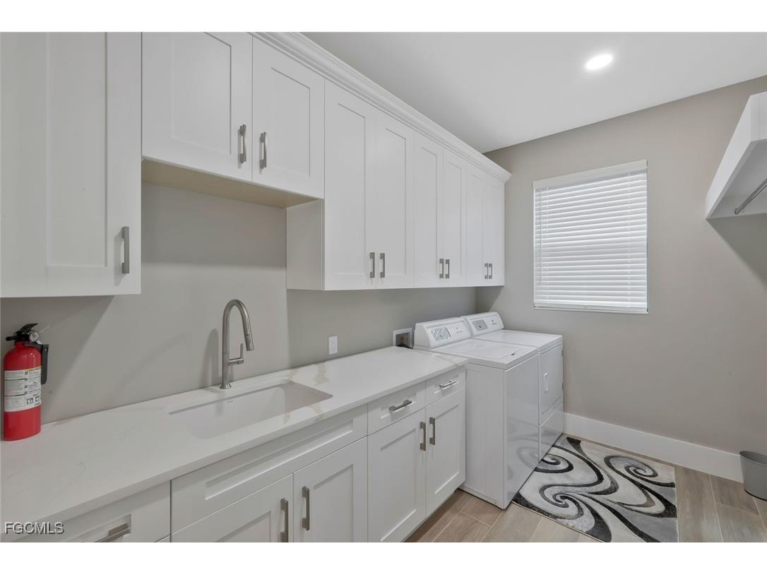 1812 Lagoon Lane Cape Coral FL 33914 2025020735 image27