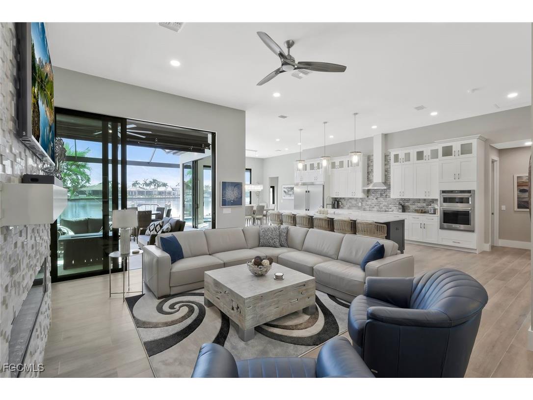 1812 Lagoon Lane Cape Coral FL 33914 2025020735 image3