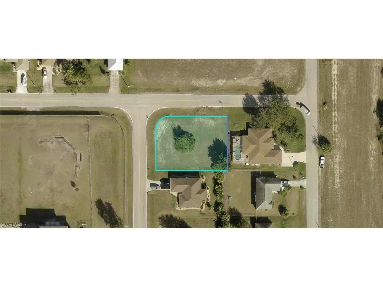 1813 NE 12th Place Cape Coral FL 33909 223023855 image1