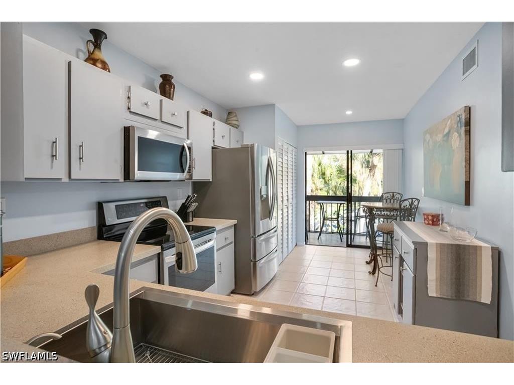 1814 Kings Lake Boulevard #203 Naples FL 34112 226014746 image1