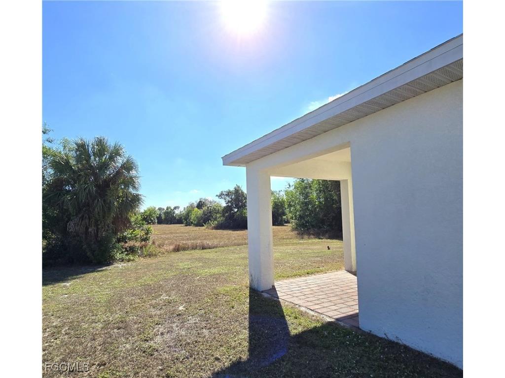 1814 NE 40th Lane Cape Coral FL 33909 2025026033 image23