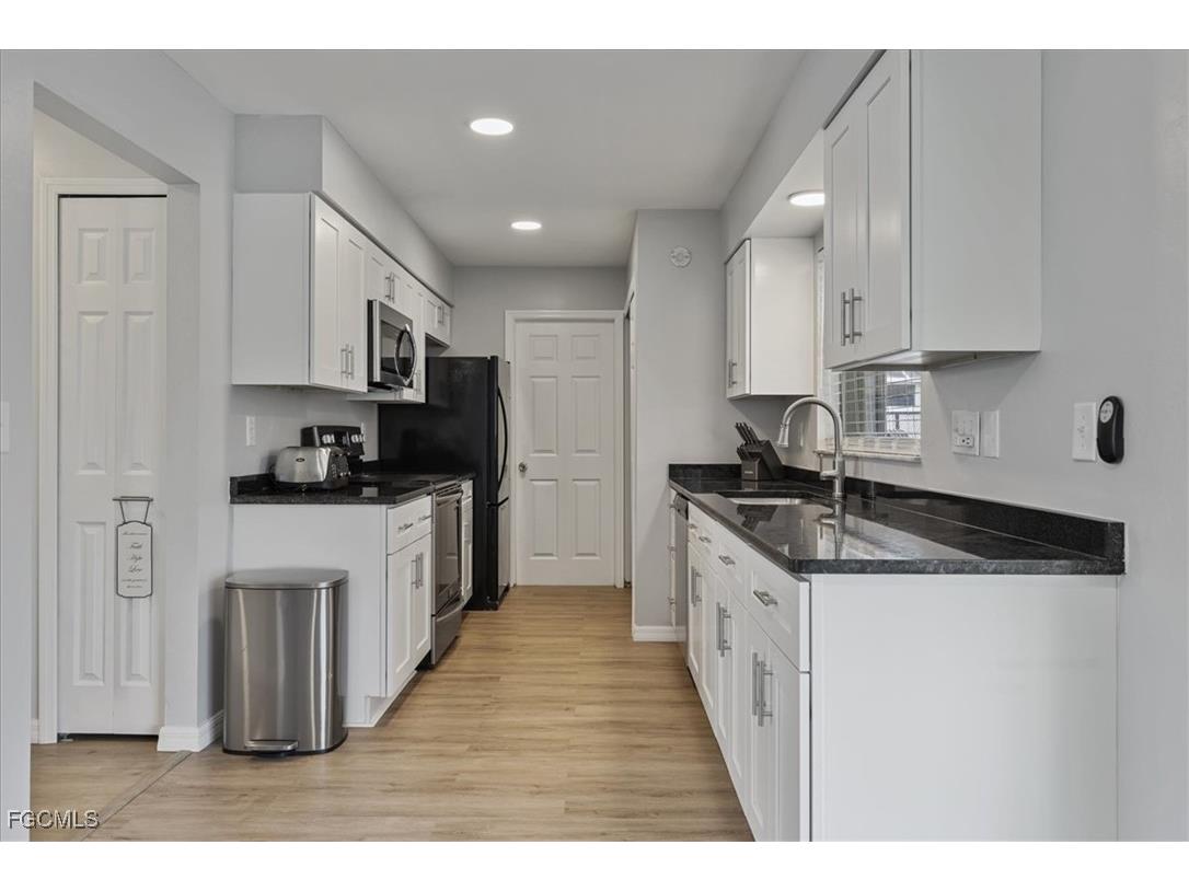 1815 SE 8th Terrace Cape Coral FL 33990 2025024403 image4