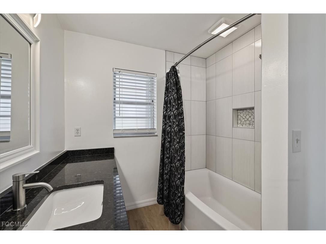 1815 SE 8th Terrace Cape Coral FL 33990 2025024403 image9