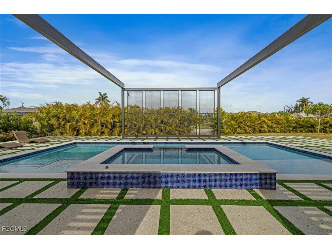 1817 SW 11th Terrace Cape Coral FL 33991 2025000198 image1