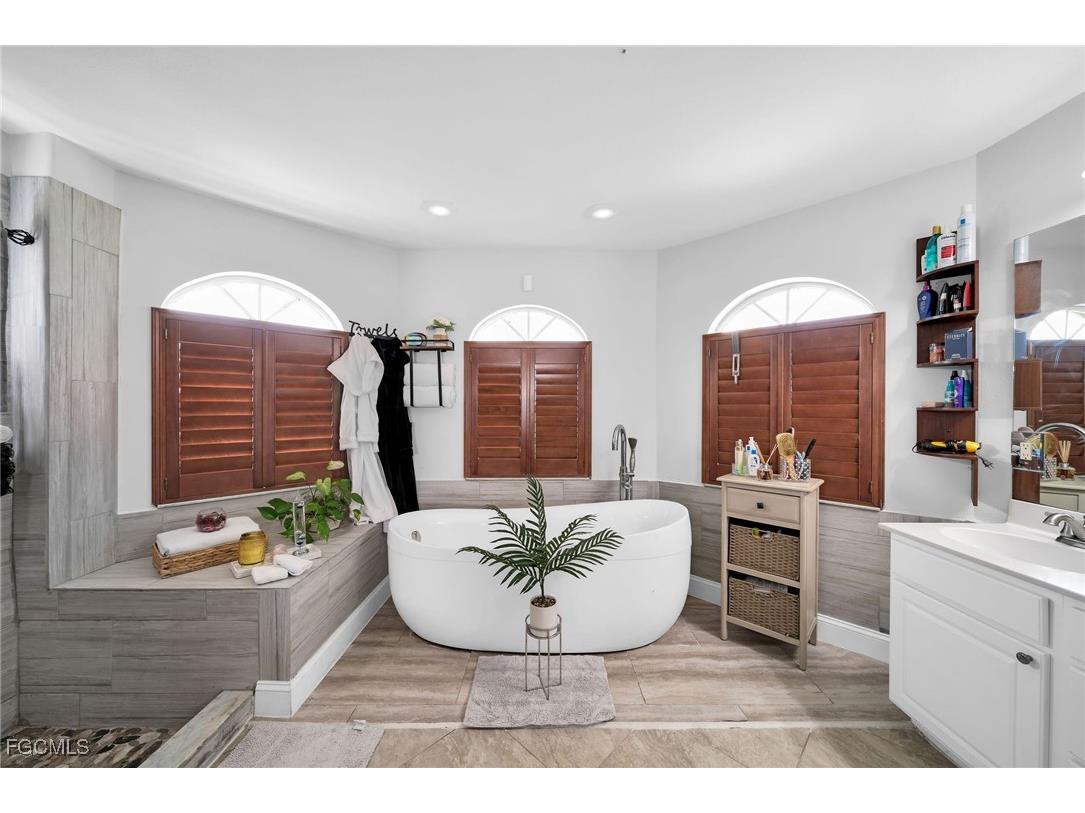 1817 SW 22nd Terrace Cape Coral FL 33991 2025006339 image15