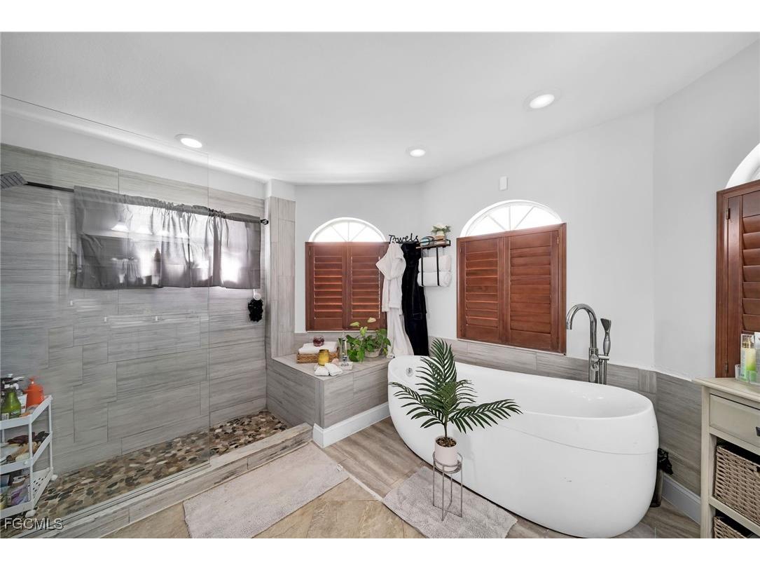 1817 SW 22nd Terrace Cape Coral FL 33991 2025006339 image17