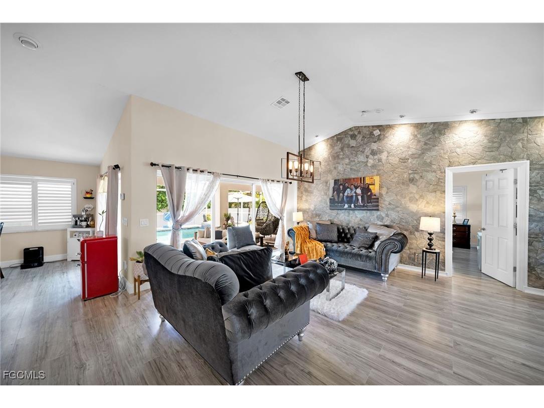 1817 SW 22nd Terrace Cape Coral FL 33991 2025006339 image8