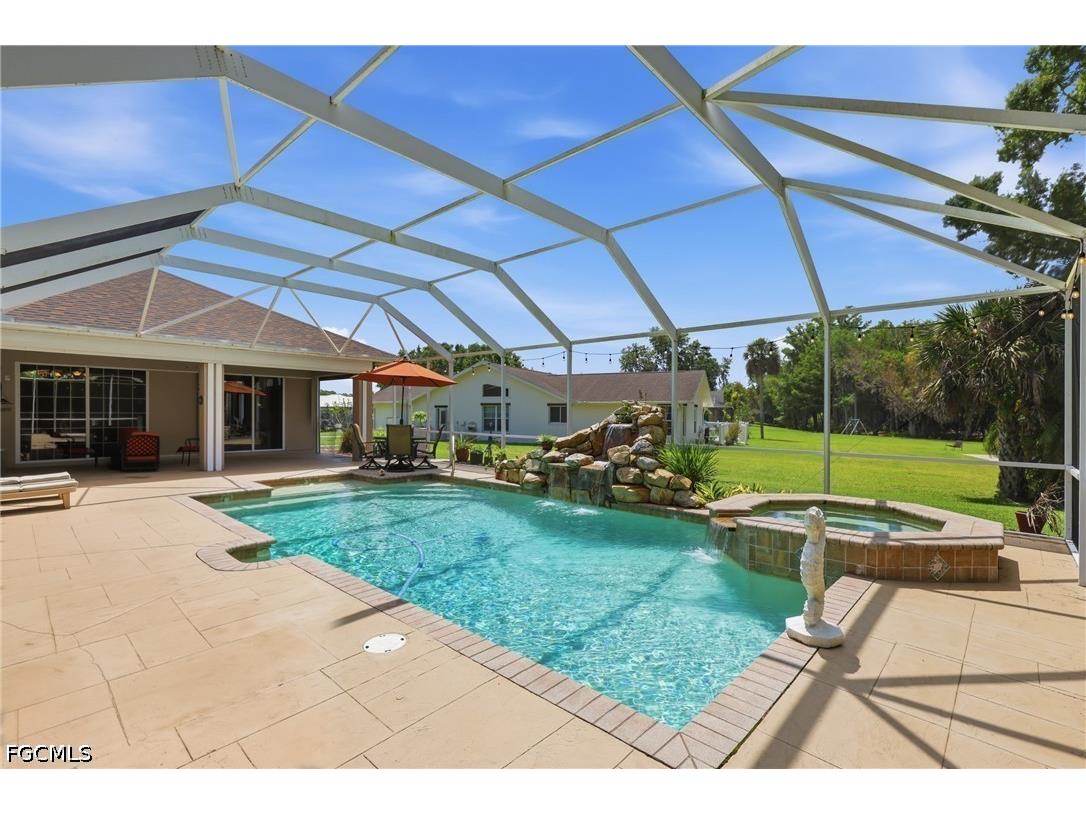 18186 Sandy Pines Circle North Fort Myers FL 33917 2026013904 image1